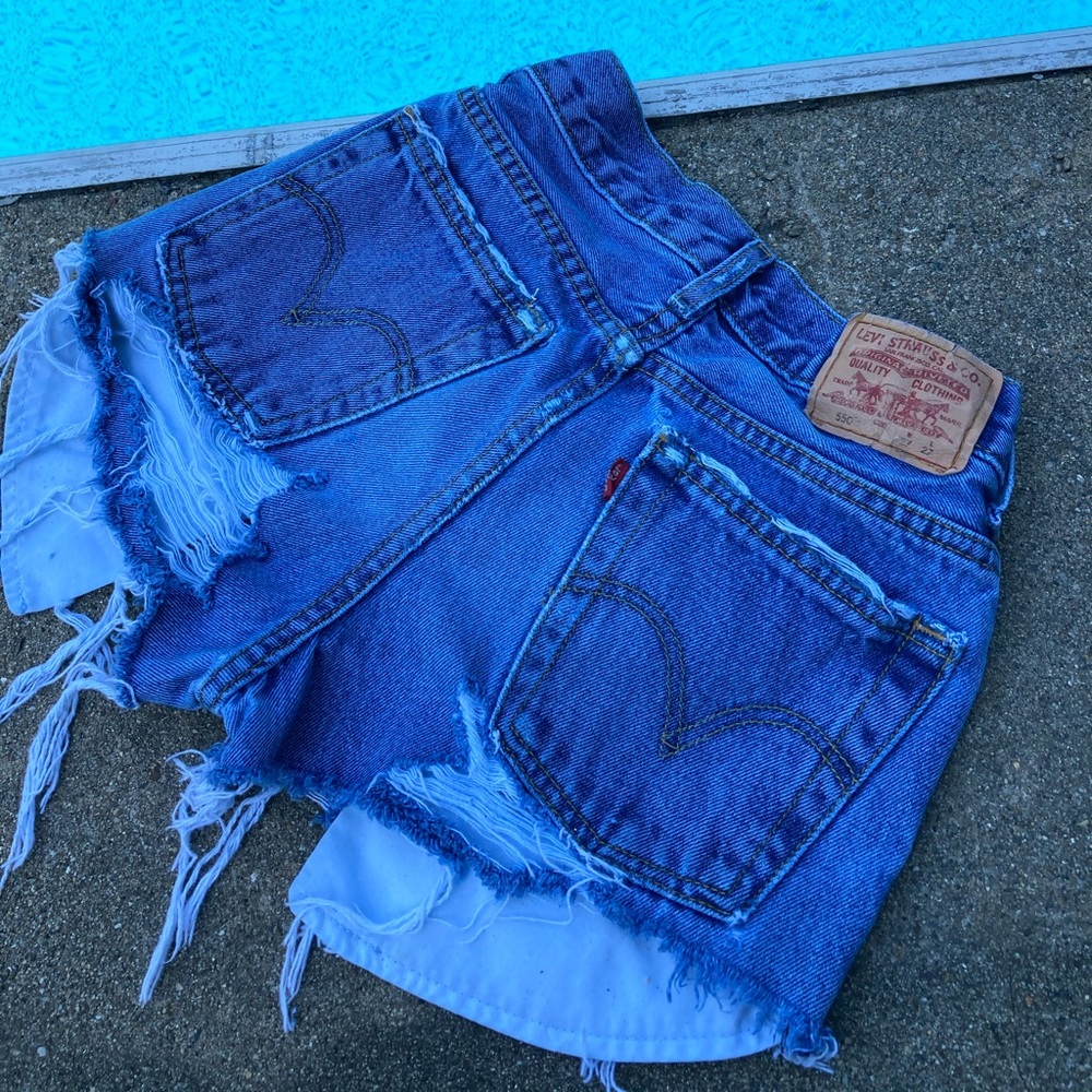 🌺High waisted Levi’s jean shorts